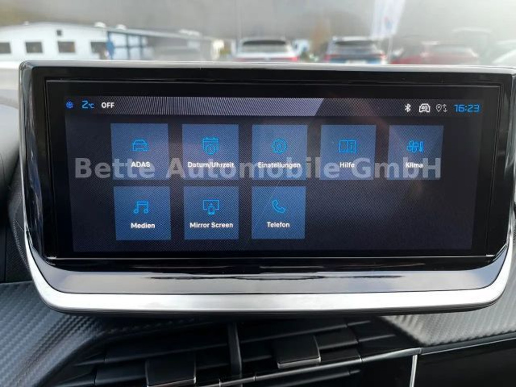 Peugeot e-208