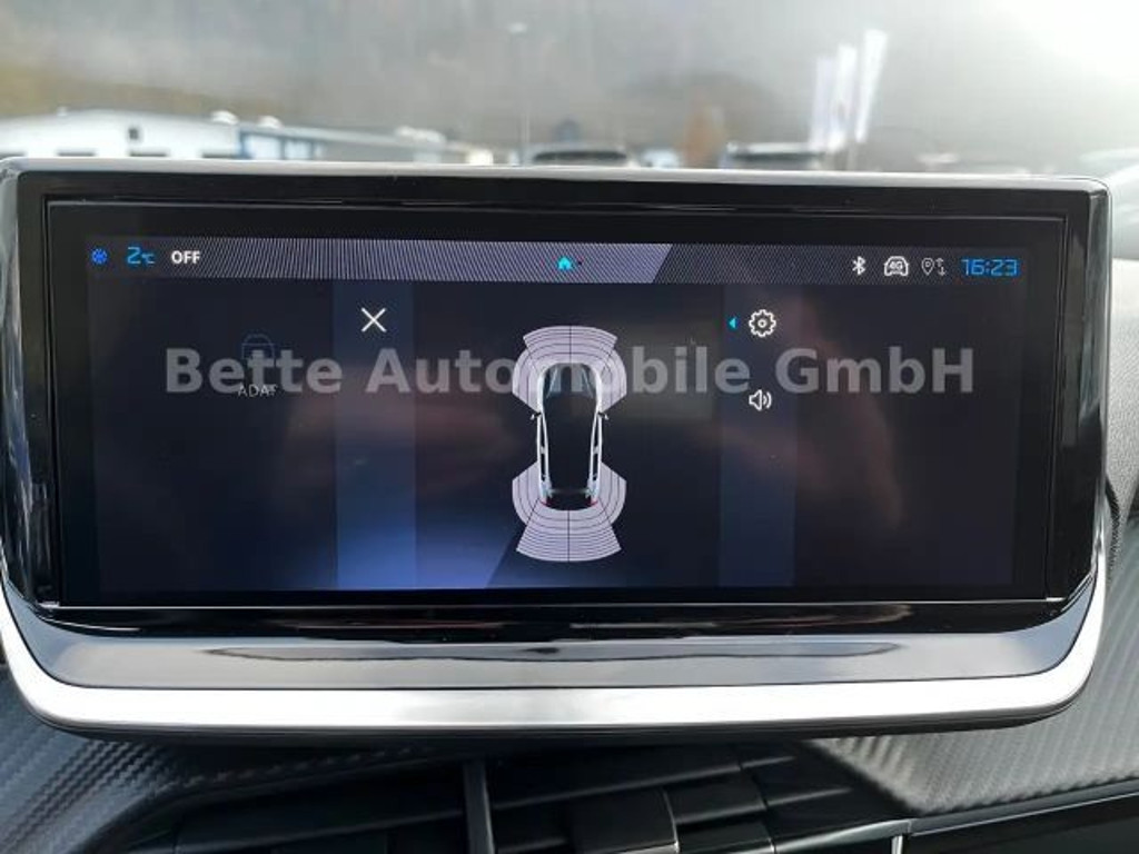 Peugeot e-208
