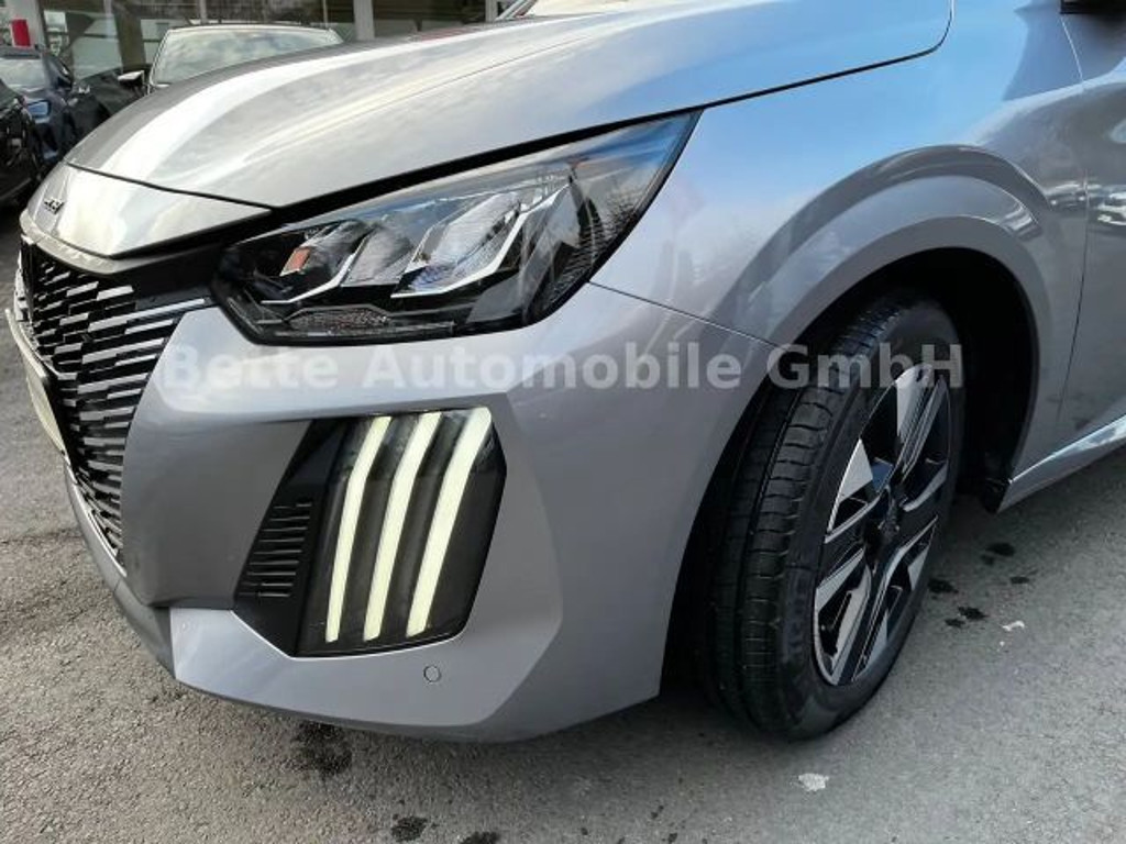 Peugeot e-208