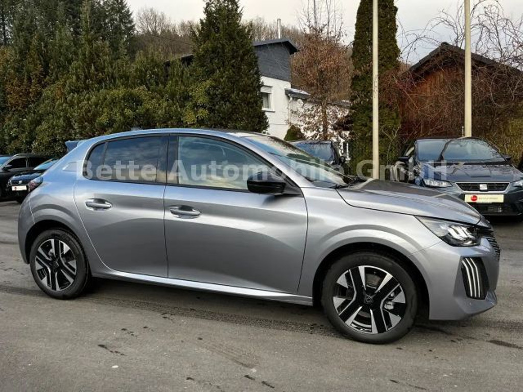 Peugeot e-208
