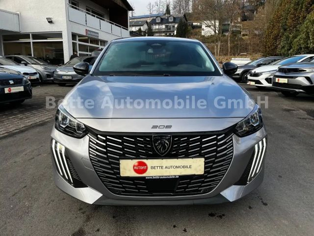 Peugeot e-208
