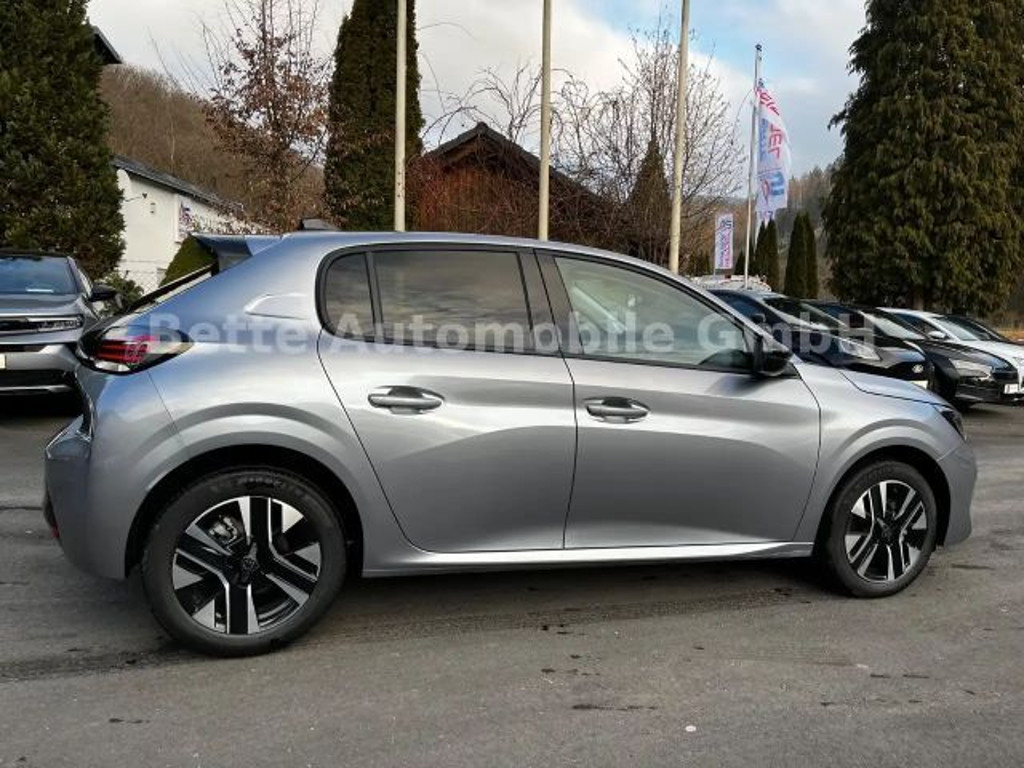 Peugeot e-208