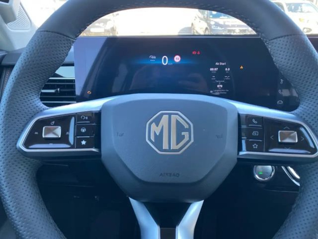 MG HS