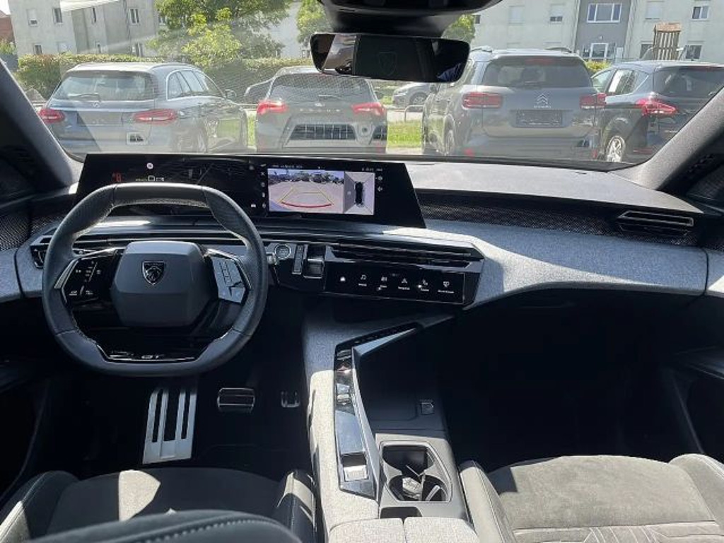 Peugeot E-3008