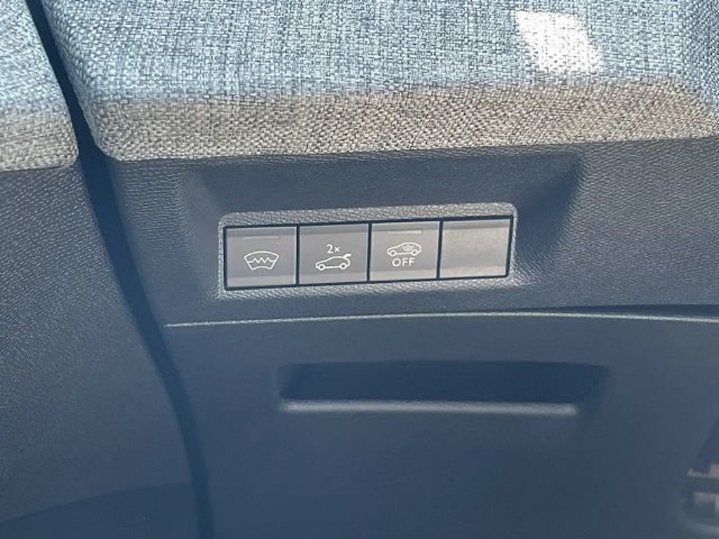 Peugeot E-3008