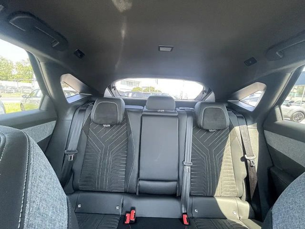 Peugeot E-3008