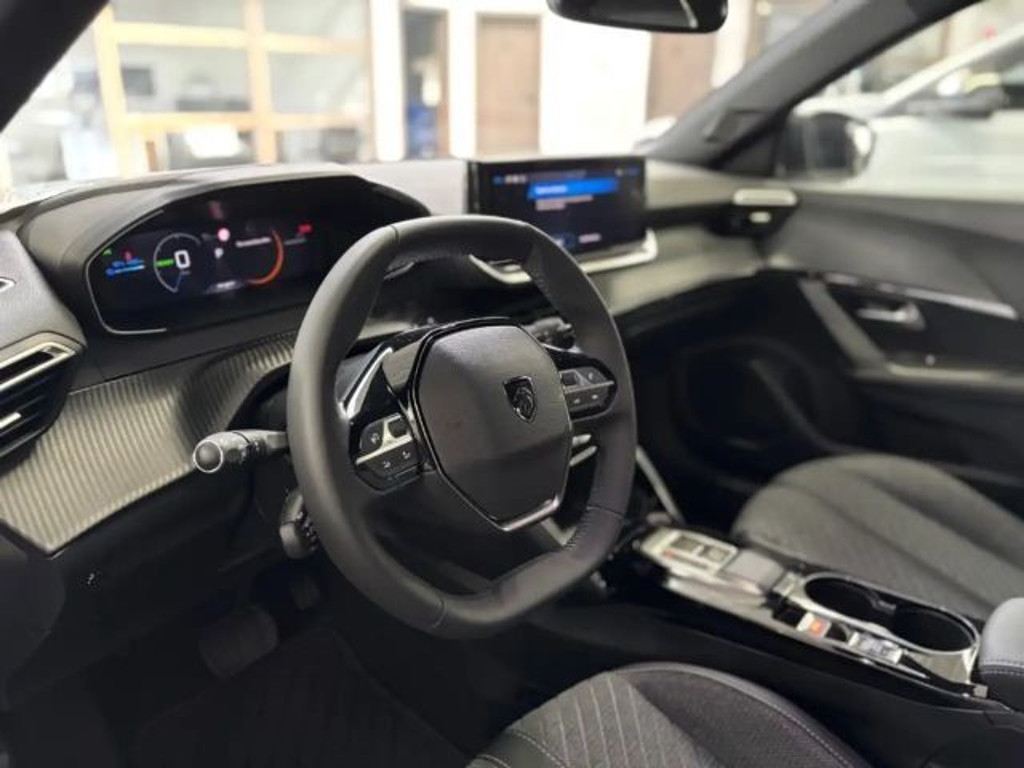 Peugeot e-2008