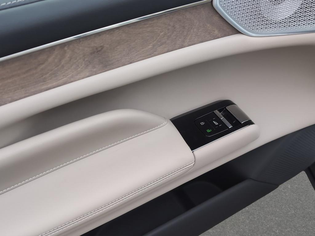 Volvo ES90
