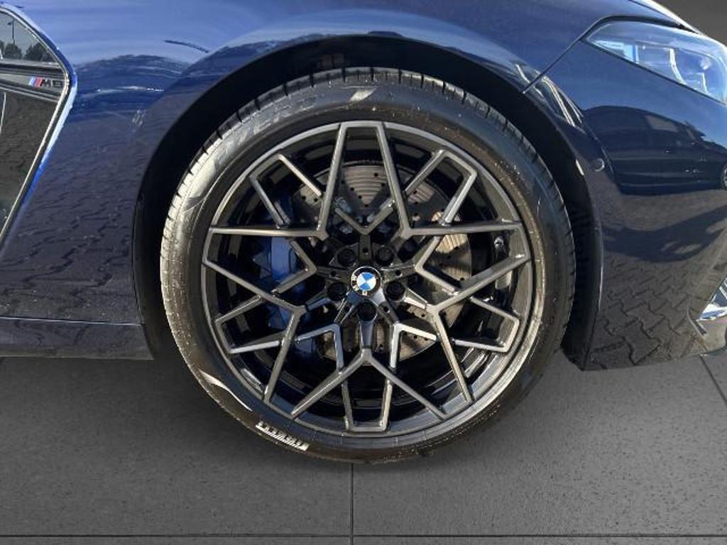 BMW M8