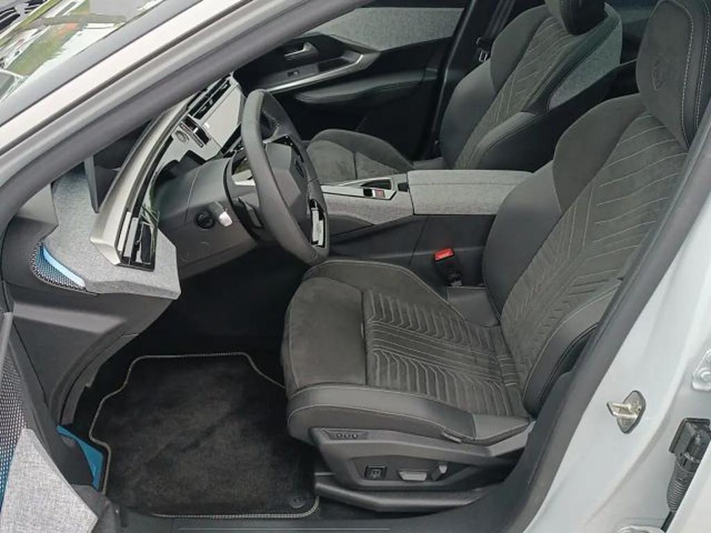 Peugeot E-5008
