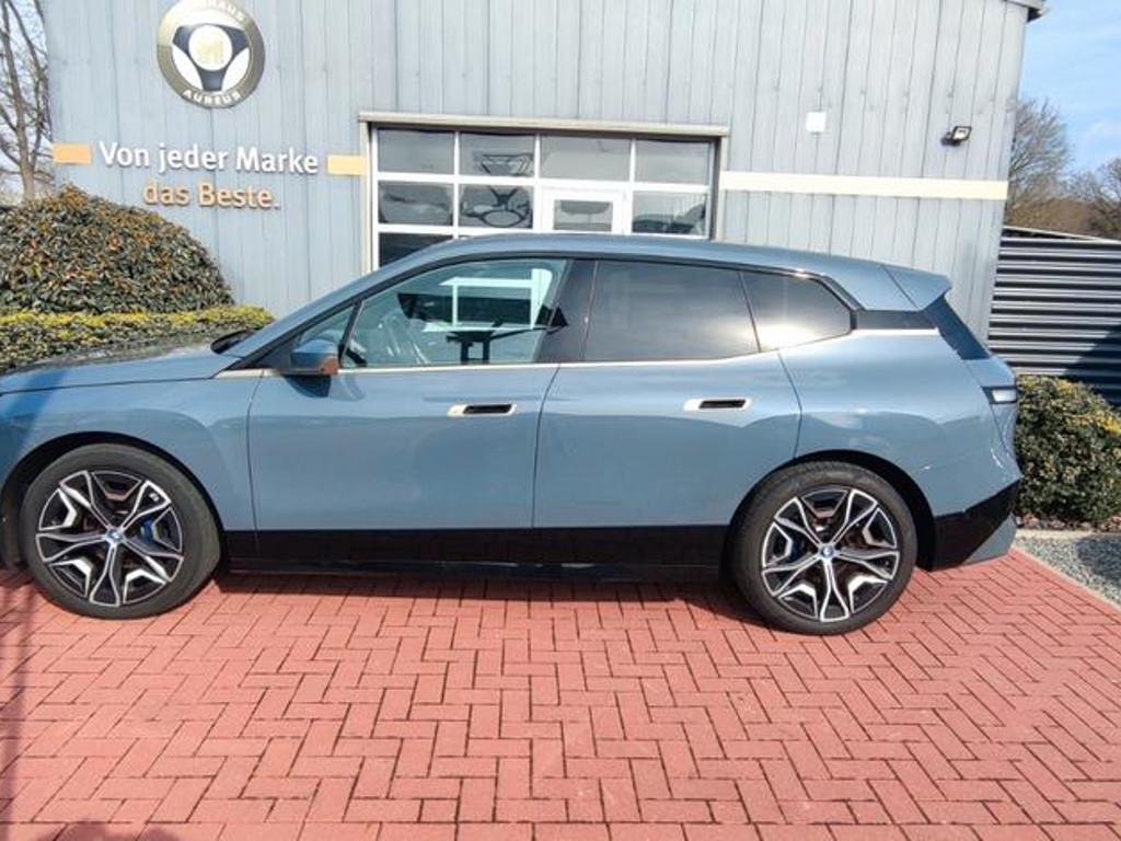 BMW iX