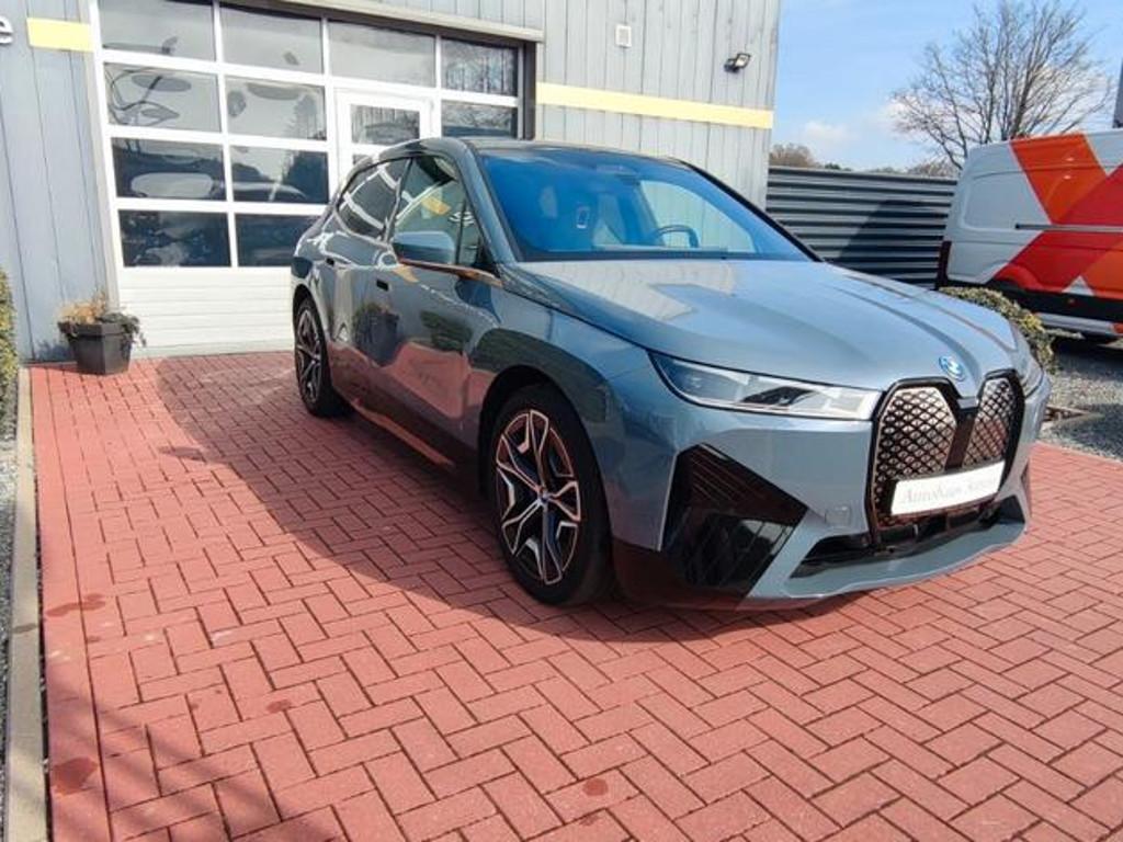BMW iX