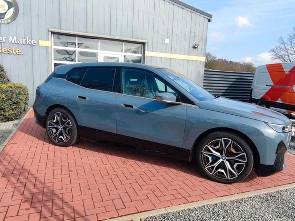 BMW iX