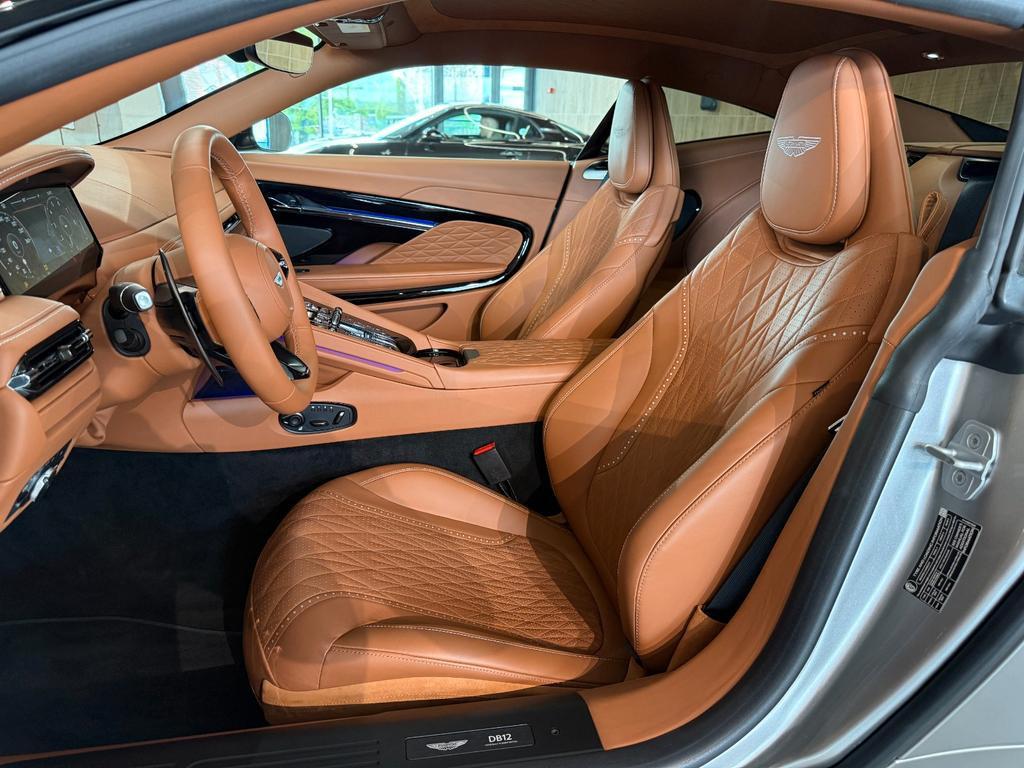 Aston Martin DB12