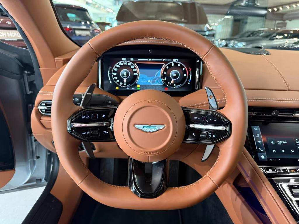 Aston Martin DB12