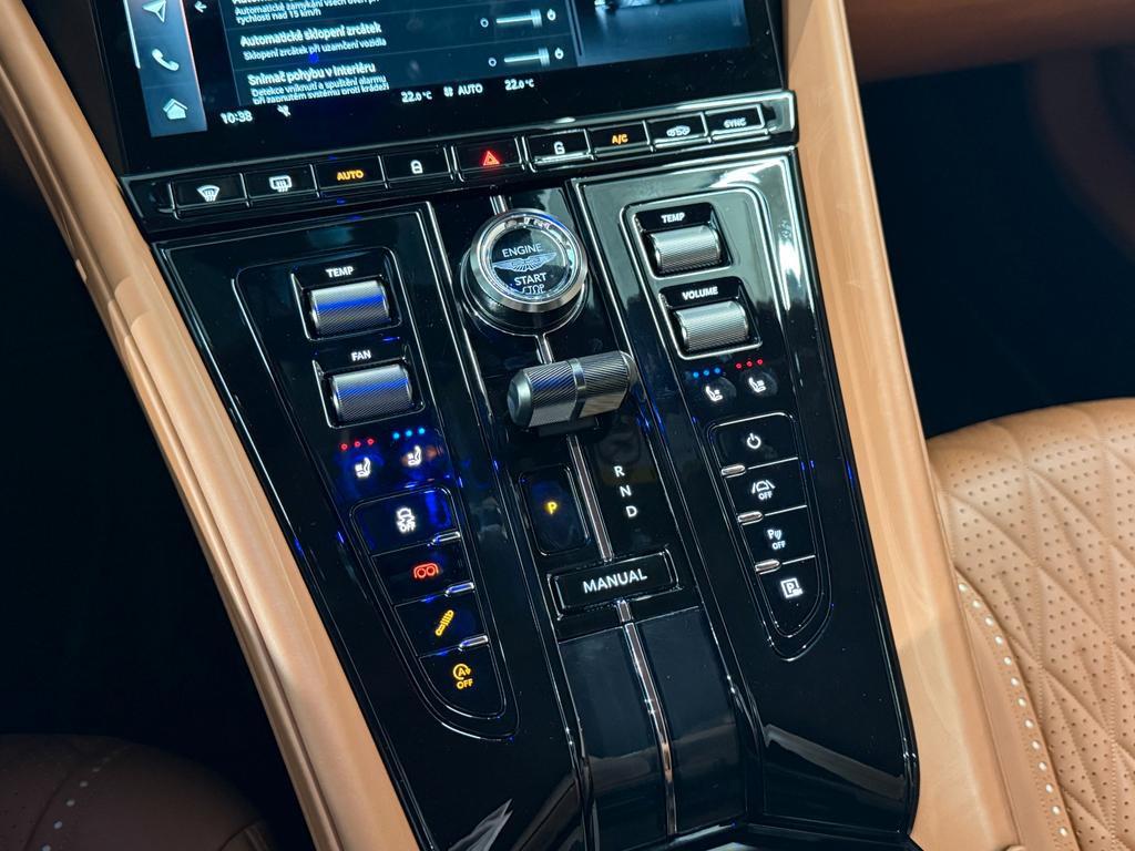 Aston Martin DB12