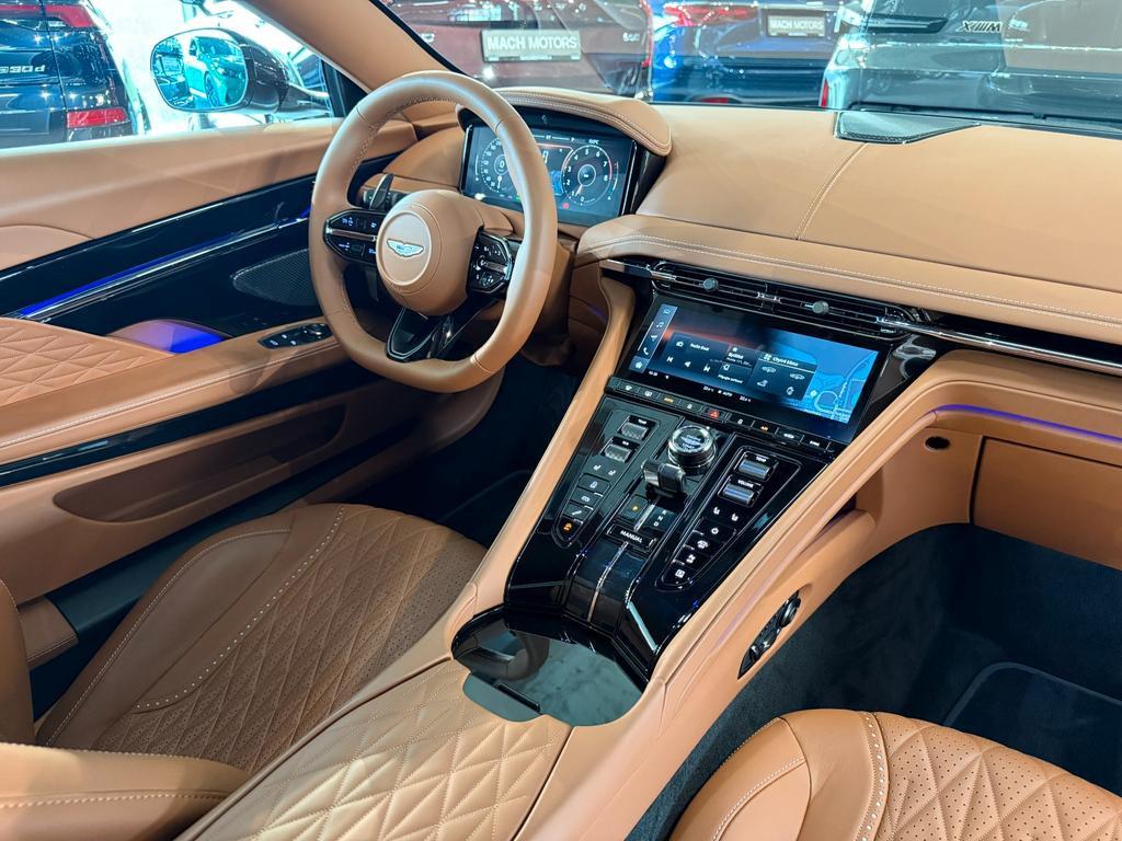 Aston Martin DB12