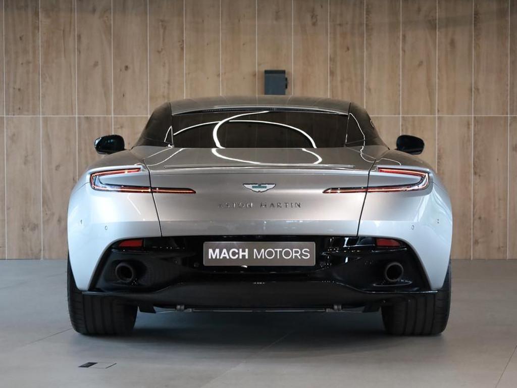 Aston Martin DB12