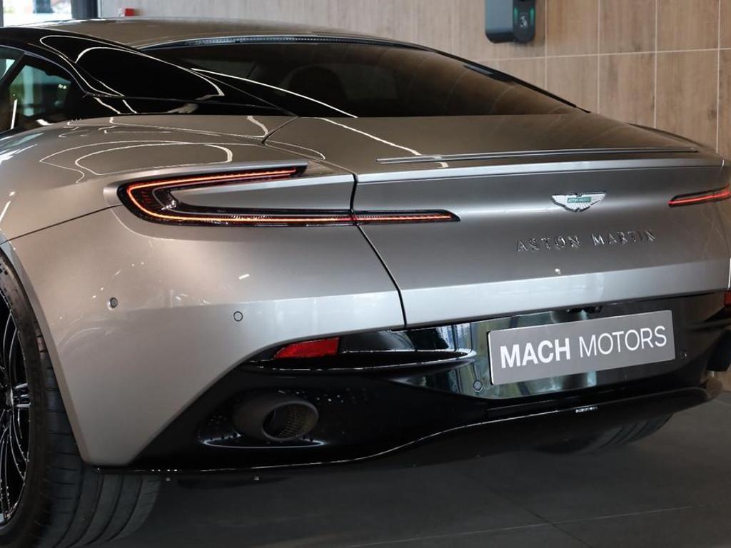 Aston Martin DB12
