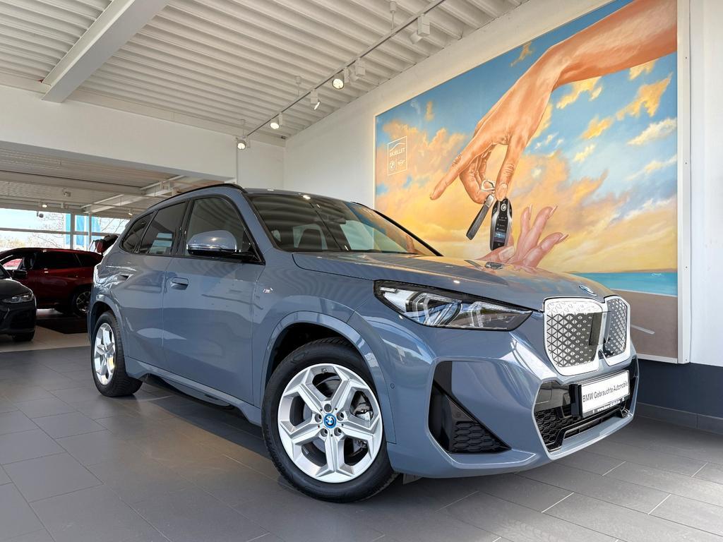 BMW iX1