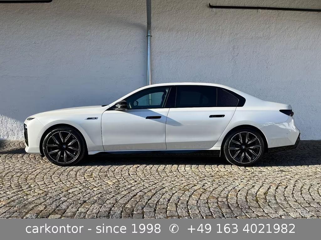 BMW i7