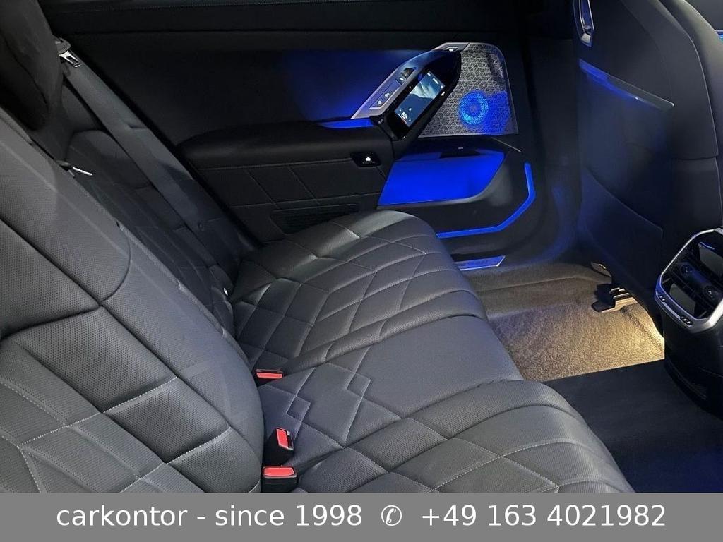 BMW i7