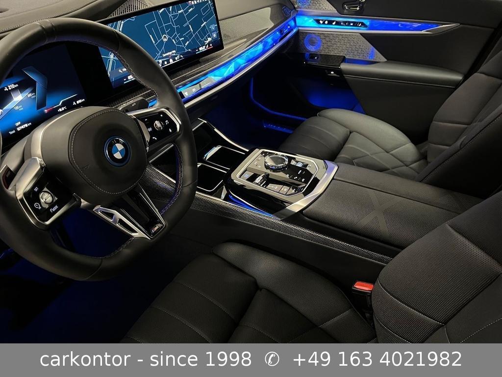 BMW i7