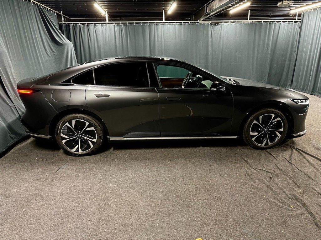 Mazda 6e
