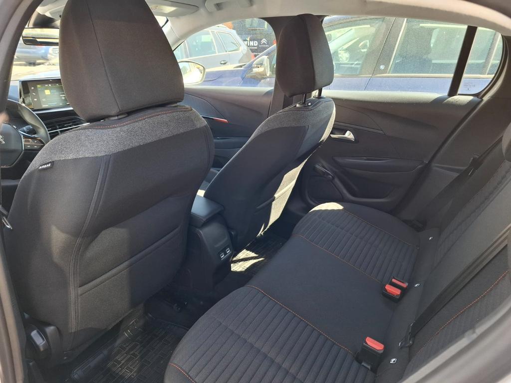 Peugeot e-208
