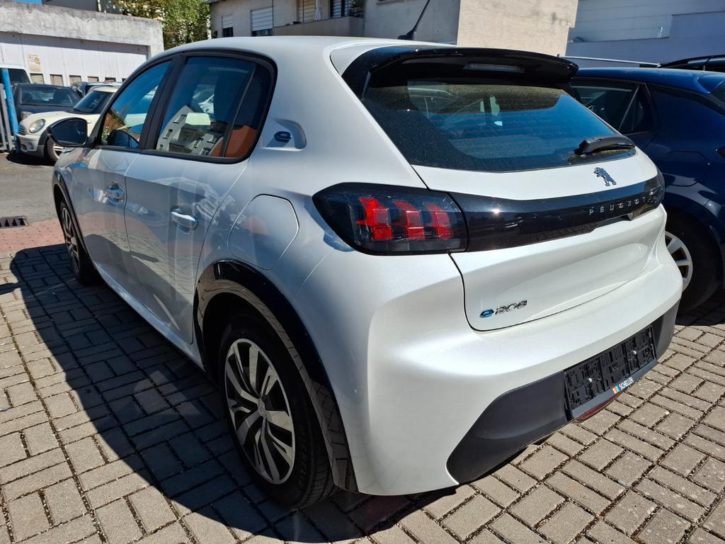 Peugeot e-208