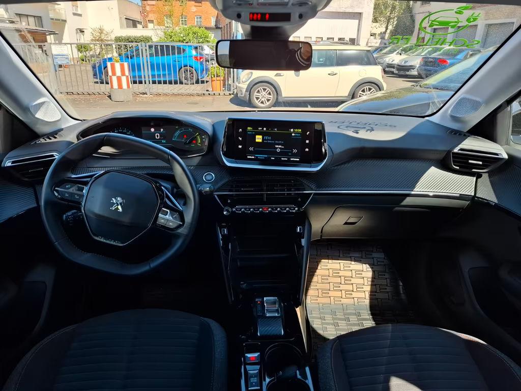 Peugeot e-208