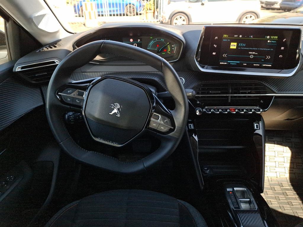 Peugeot e-208
