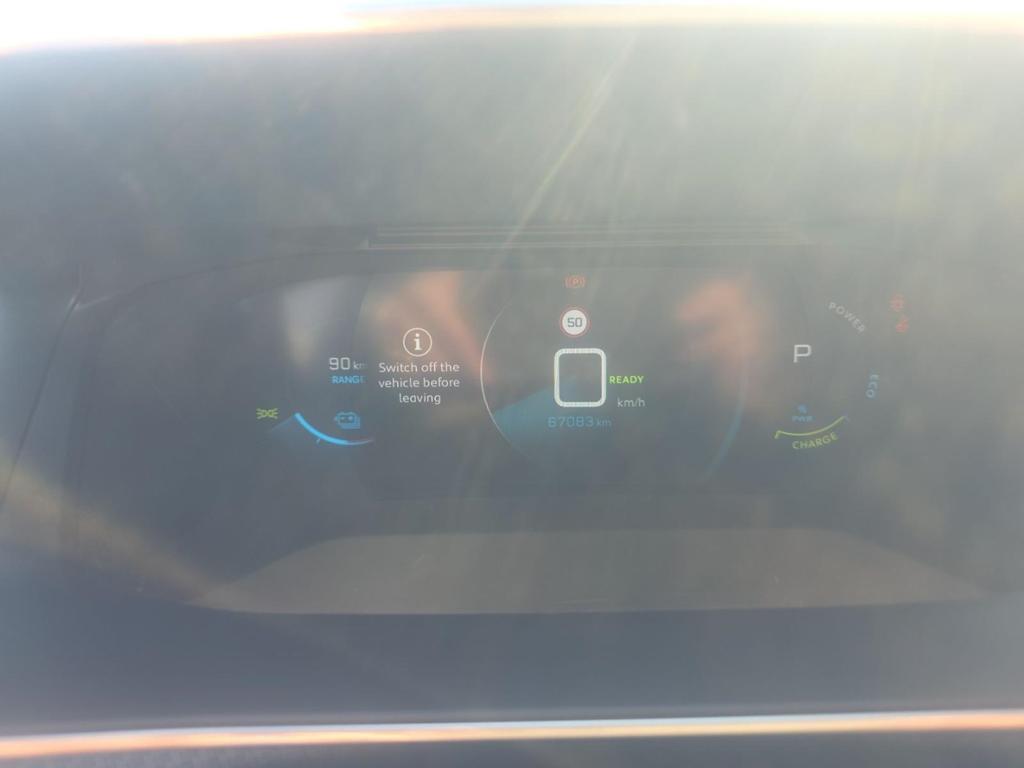 Peugeot e-208