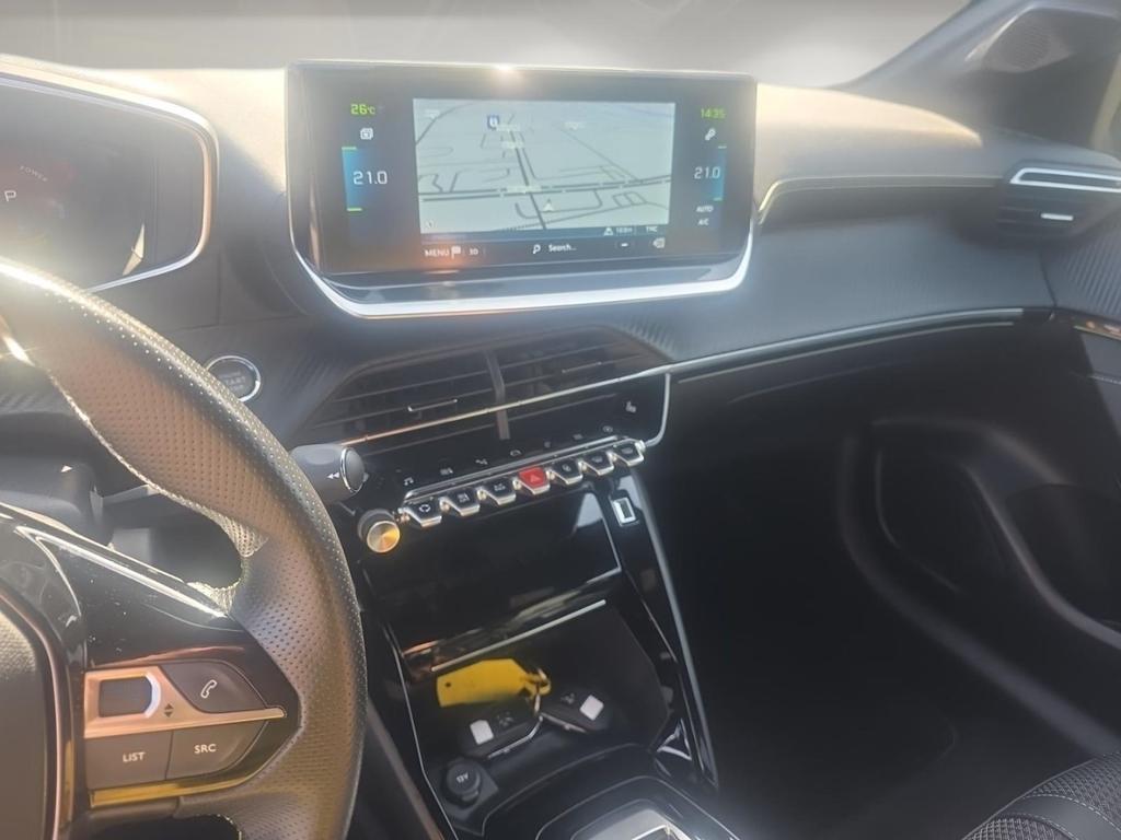 Peugeot e-208