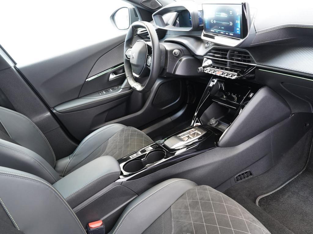 Peugeot e-2008
