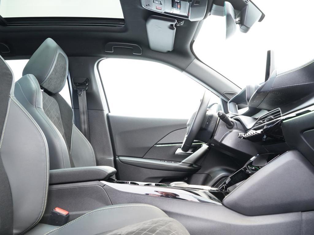 Peugeot e-2008