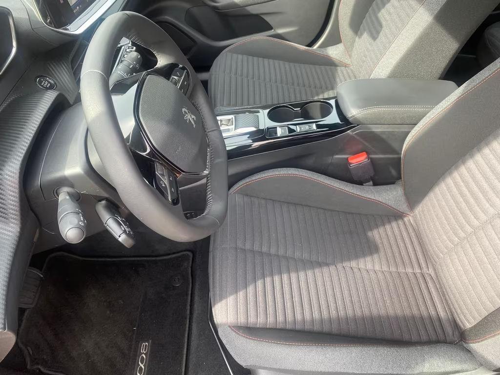 Peugeot e-2008