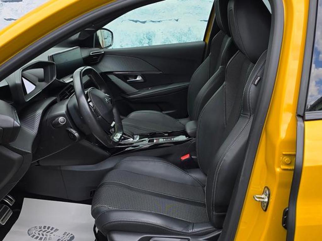 Peugeot e-208