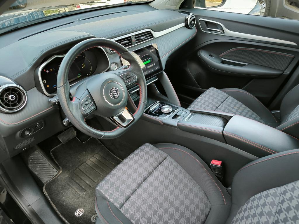 MG ZS