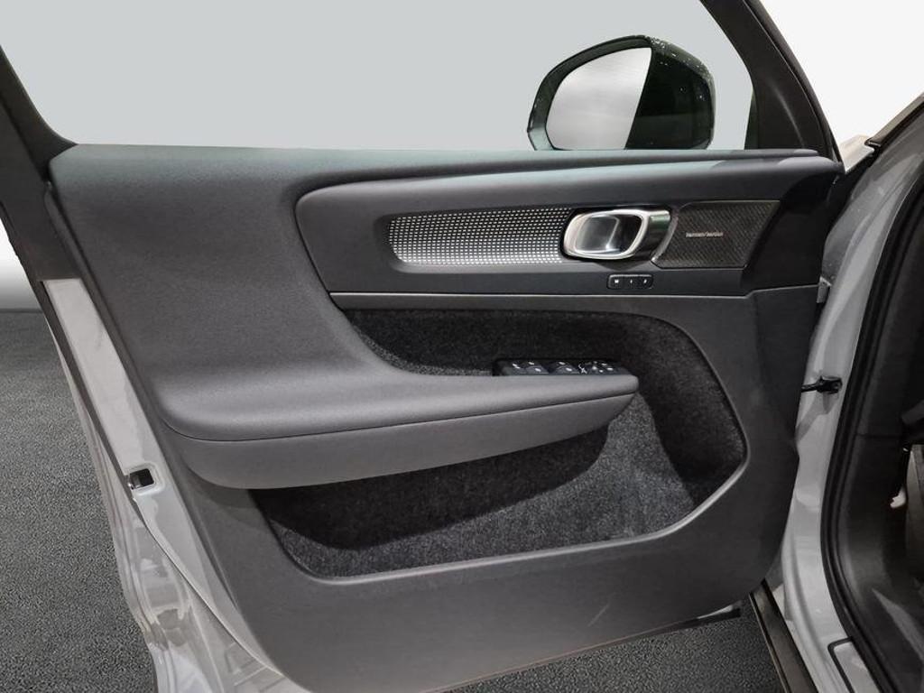 Volvo EX40