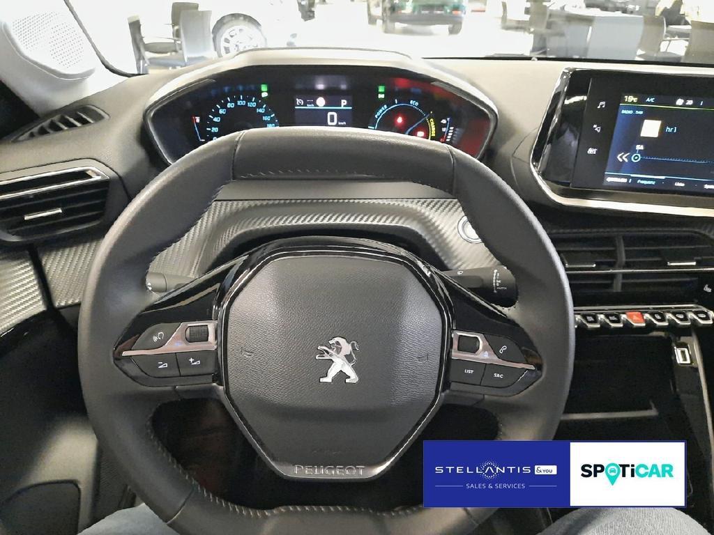 Peugeot e-208