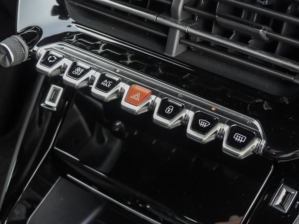 Peugeot e-2008