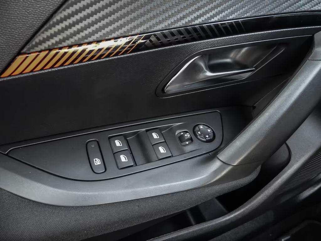 Peugeot e-2008