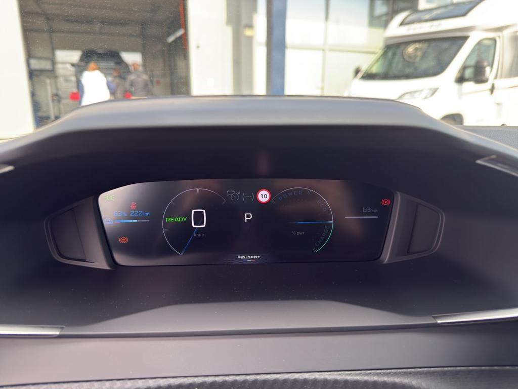 Peugeot e-2008