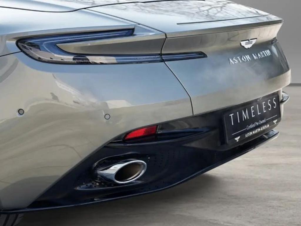 Aston Martin DB12