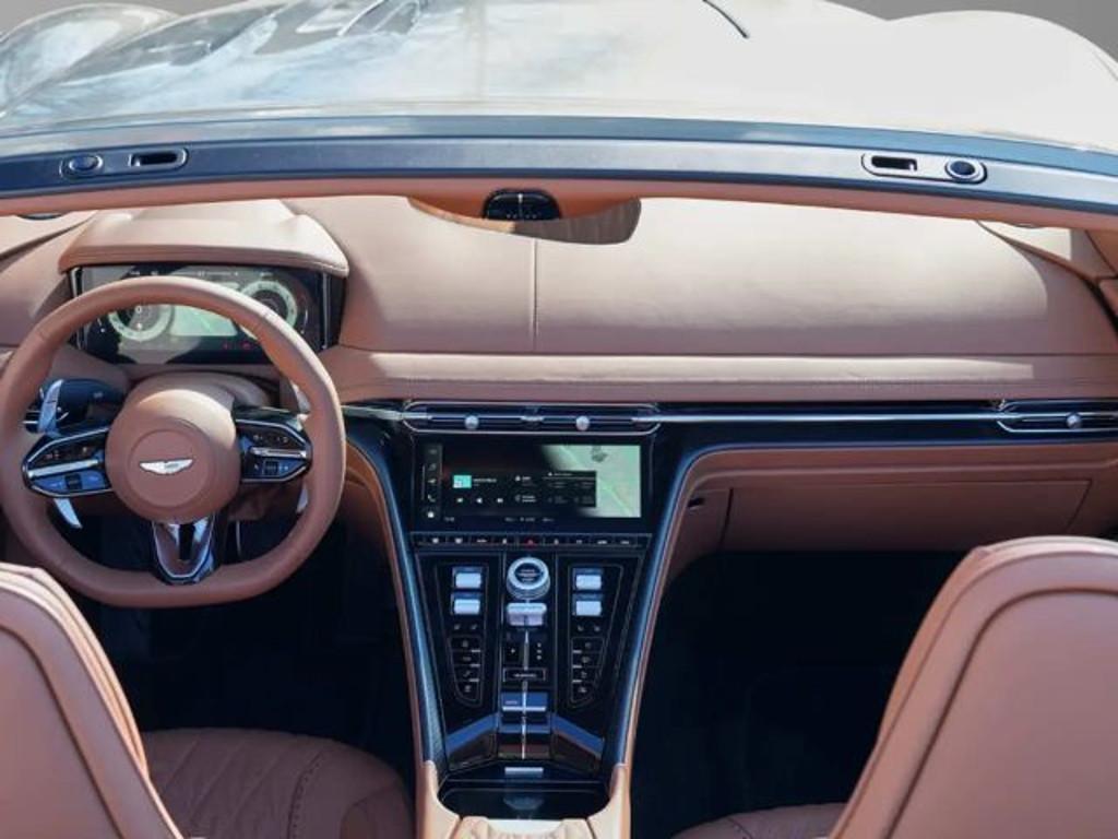 Aston Martin DB12