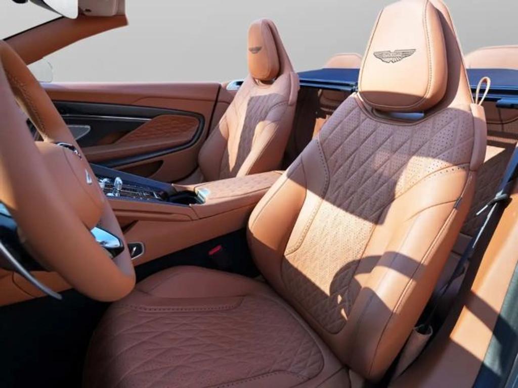 Aston Martin DB12