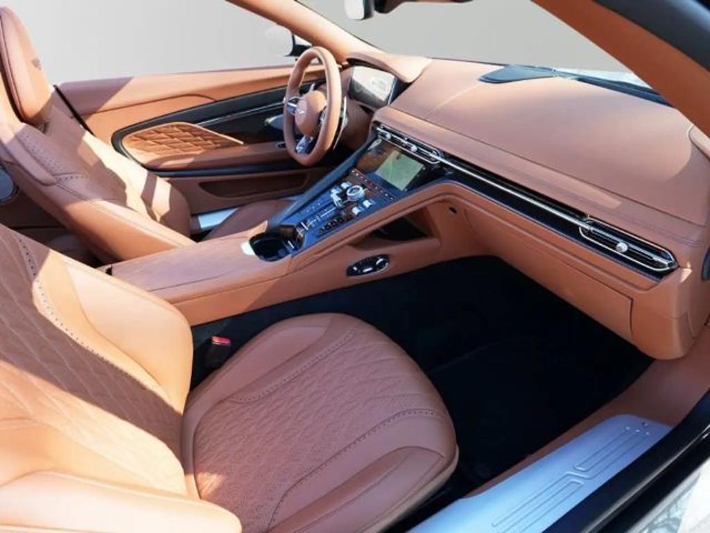 Aston Martin DB12