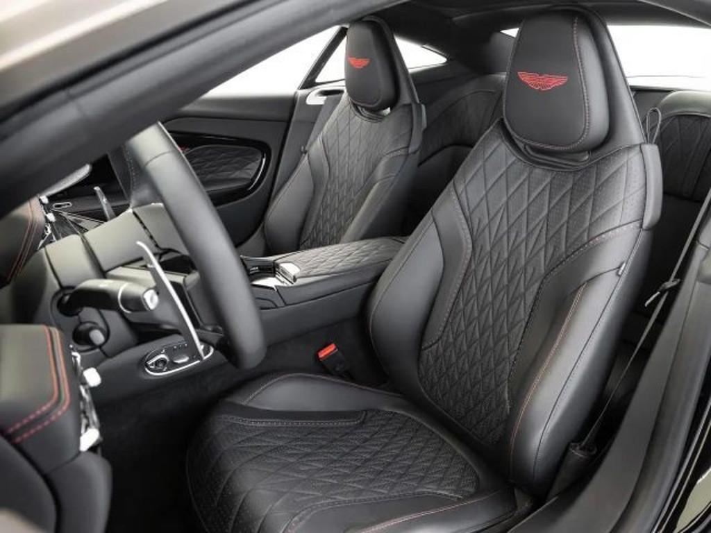 Aston Martin DB12