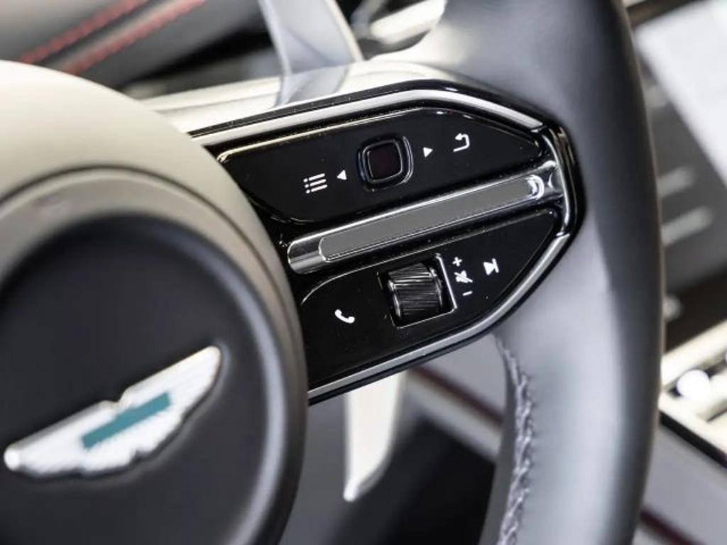 Aston Martin DB12
